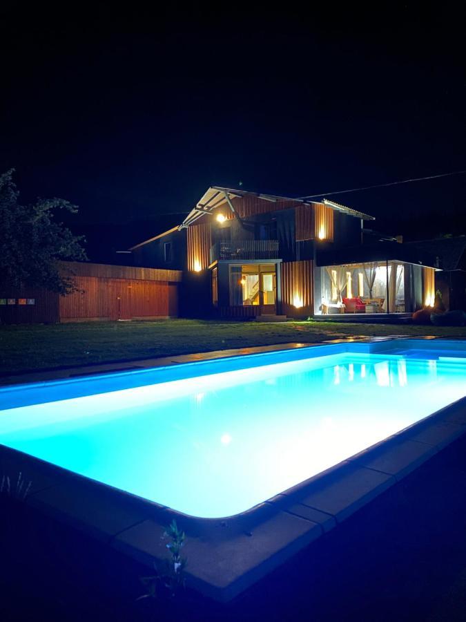 Villa Mishelter Myhowe Exterior foto